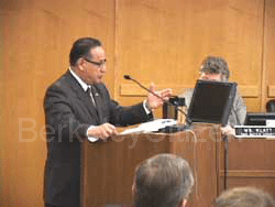 mayoral candidate De La Fuente speaking at the air district